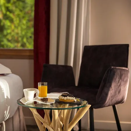 Les Grillons Hotel 3*